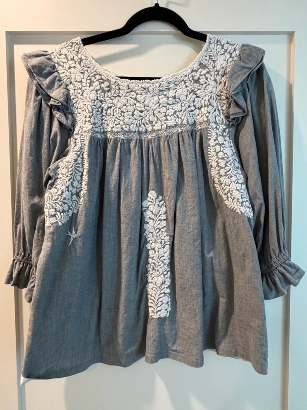 Mi Golondrina Grey Blouse with White Floral Embroidery - Picture 1 of 2